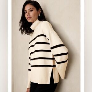 BANANA REPUBLIC Turtleneck Sweater NWT in Transition Cream Sz. XS